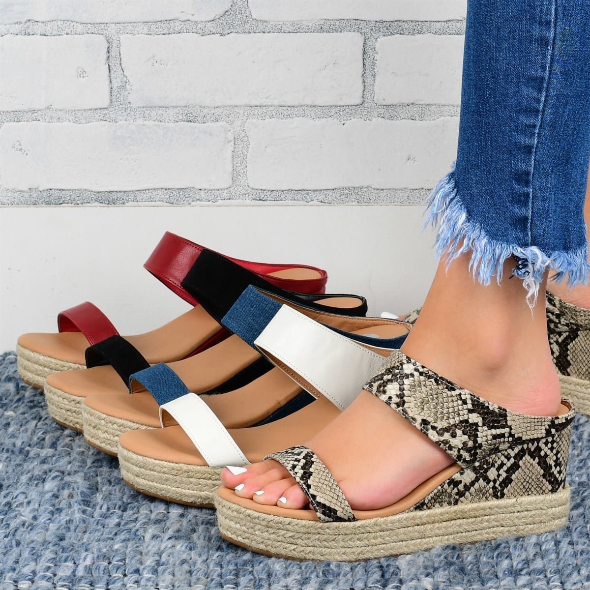 HempStyle™ – Elegant Women's Wedge Sandals Made from Natural Hemp