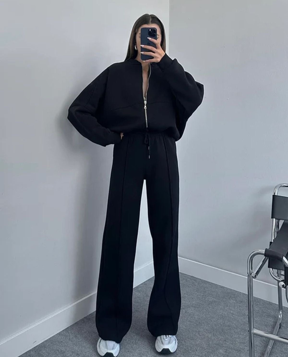 Svetlana – Women's Tracksuit with Oversized Zipper
