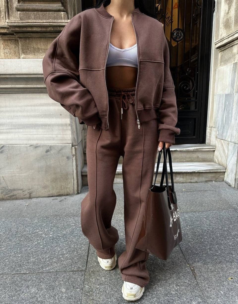 Svetlana – Women's Tracksuit with Oversized Zipper