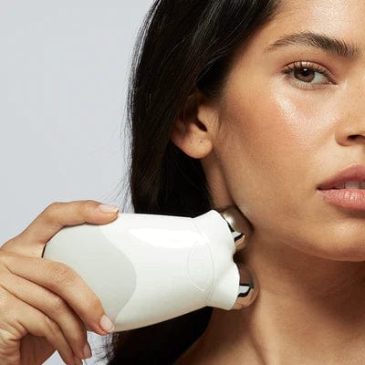 FirmContour™ Naturally Sculpted Beauty