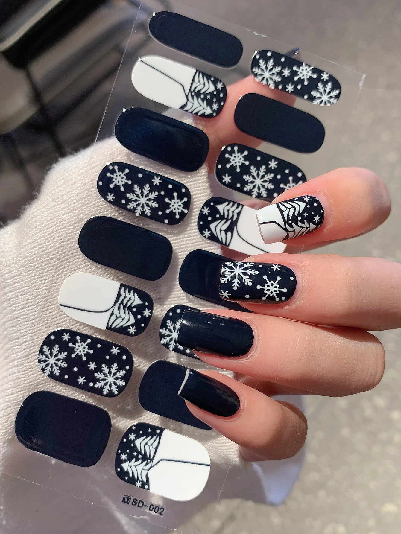 JollyNails™ Creative Holiday Nails