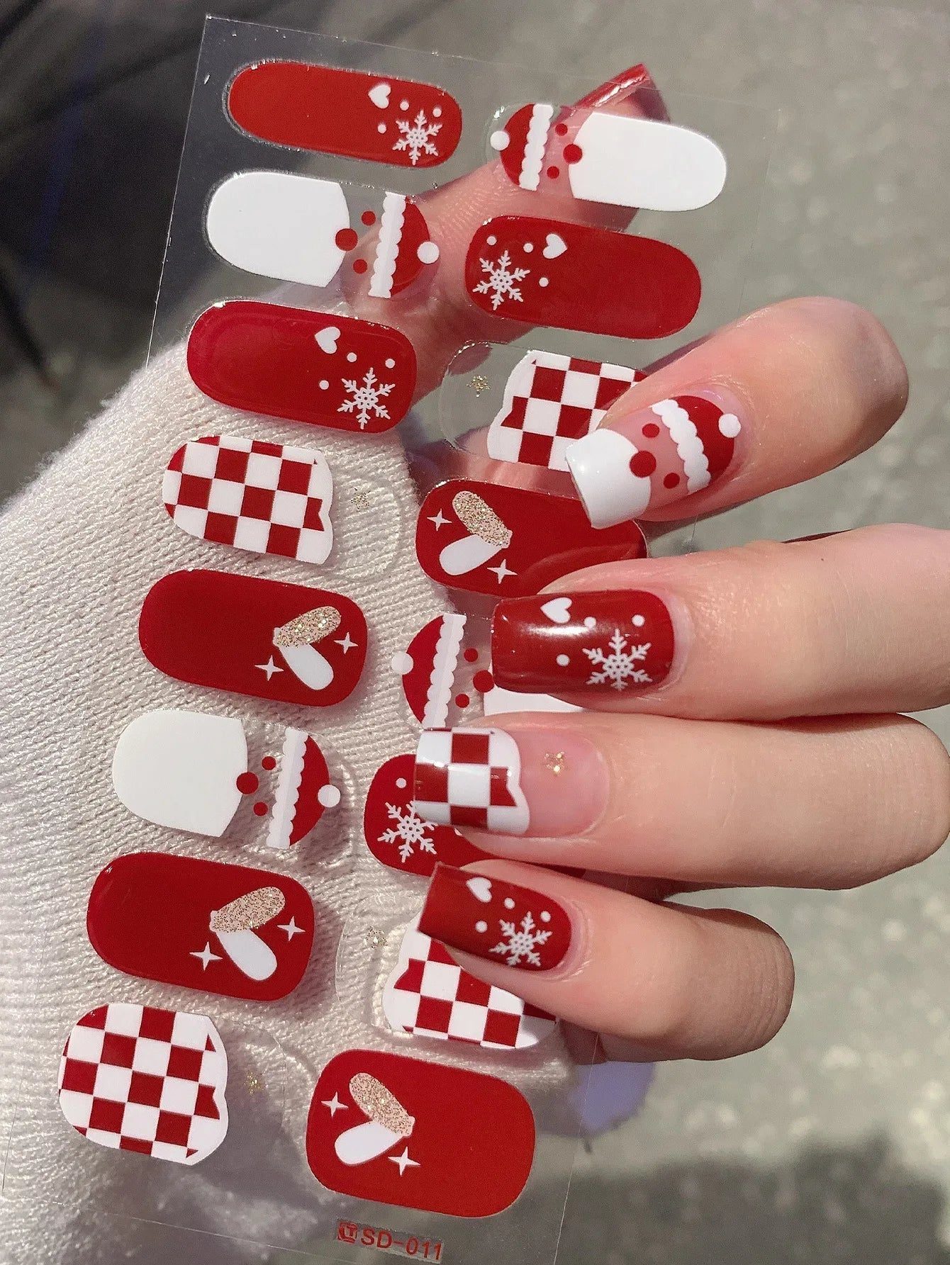 JollyNails™ Creative Holiday Nails